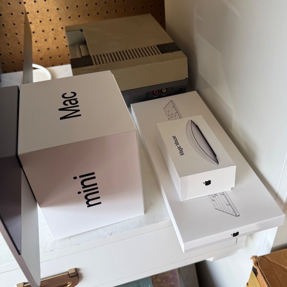 Apple Mac Mini With Apple M4 Pro Chip 2024 1TB 16GB 10-Core - Empty Box Only - Picture 5 of 6